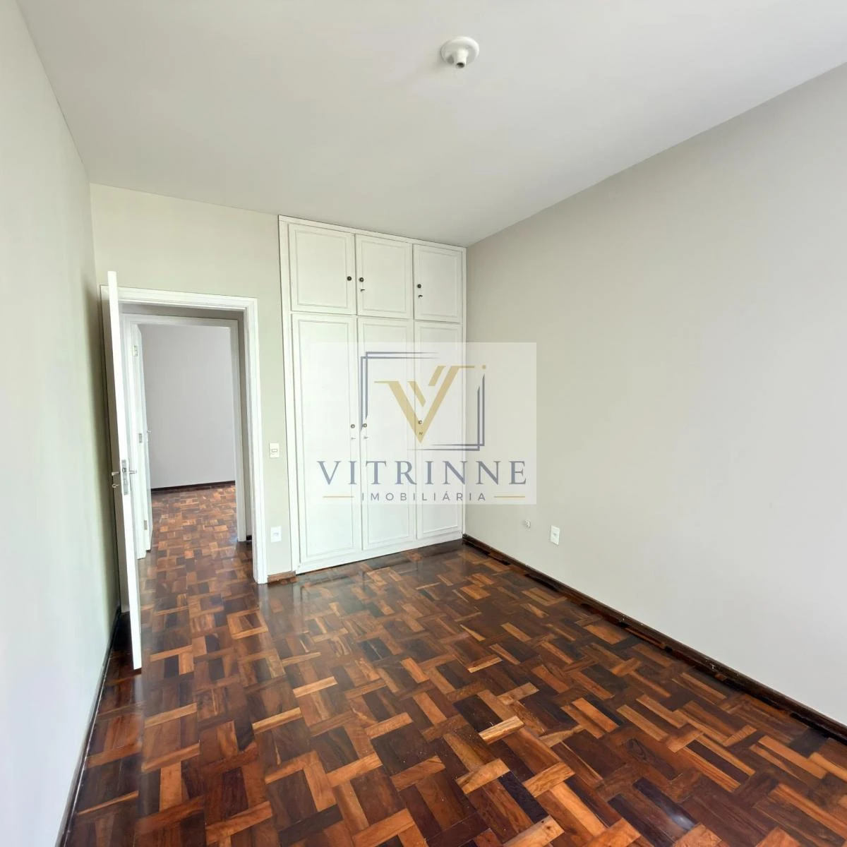 3-bedroom apartment with wood or laminate floors in Curitiba — photo 4