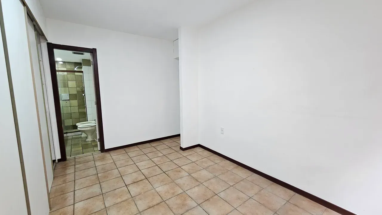 Apartment with 3 bedrooms and a balcony — photo 13