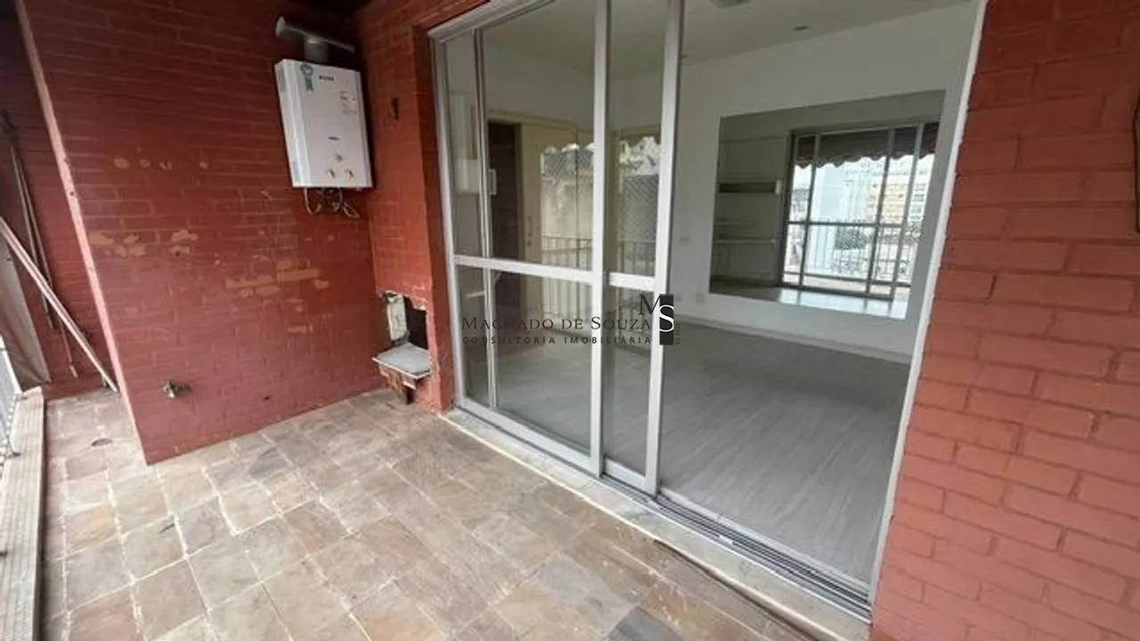 Walk-in closet in a 2-bedroom apartment, 75 m² — photo 15