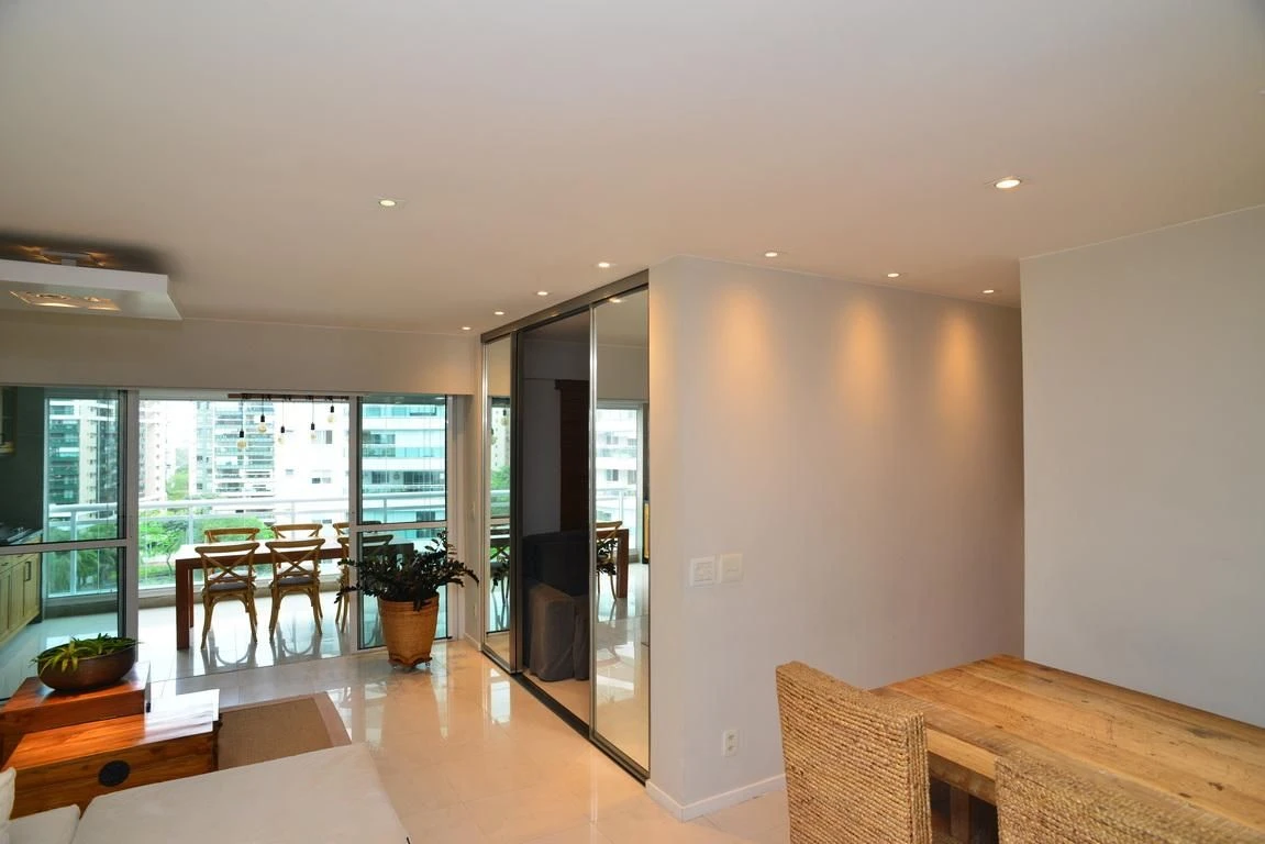 3-bedroom apartment with a glass-enclosed balcony — photo 19