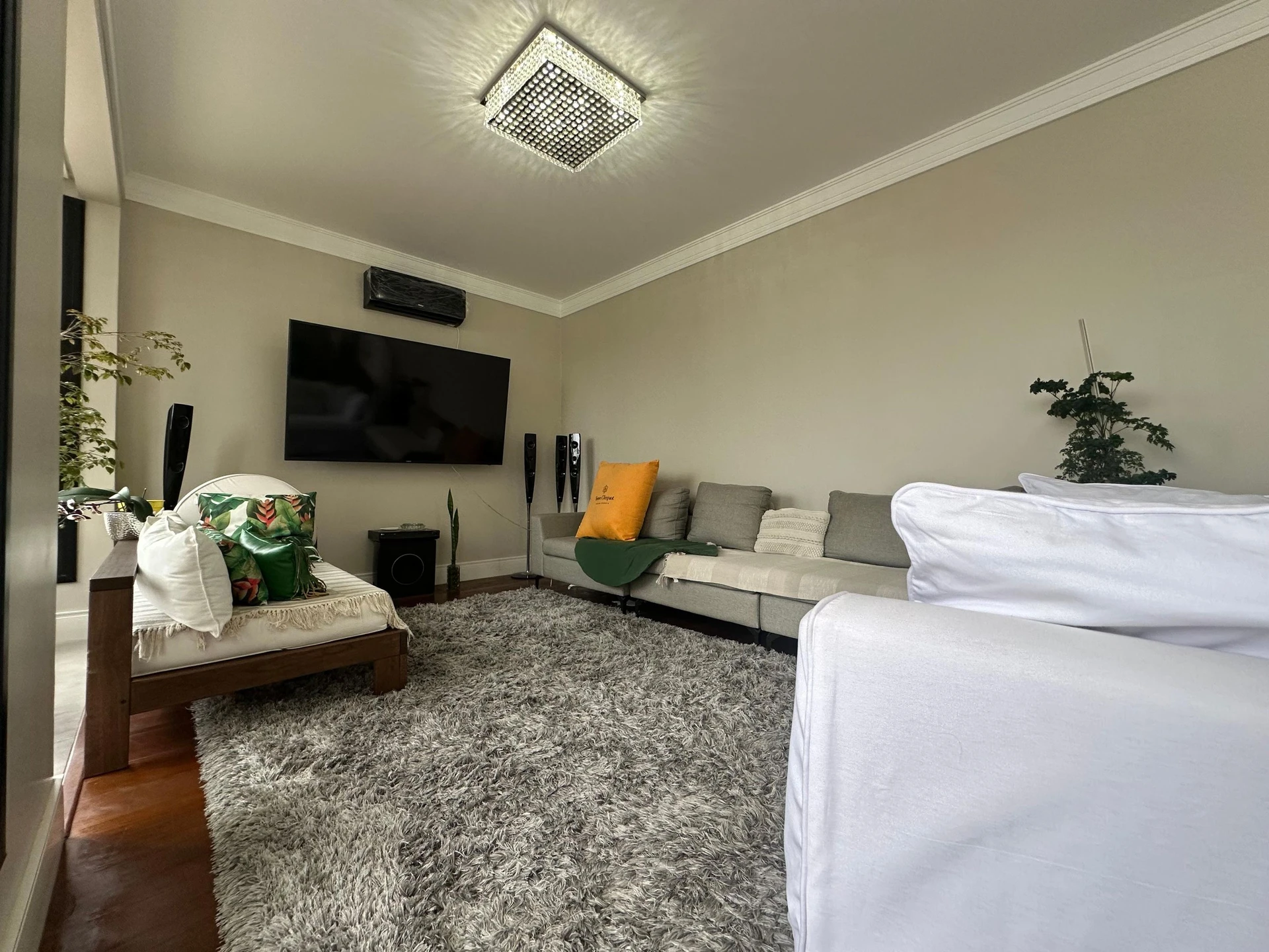 Furnished apartment, 429 m², with floor-to-ceiling windows — photo 2