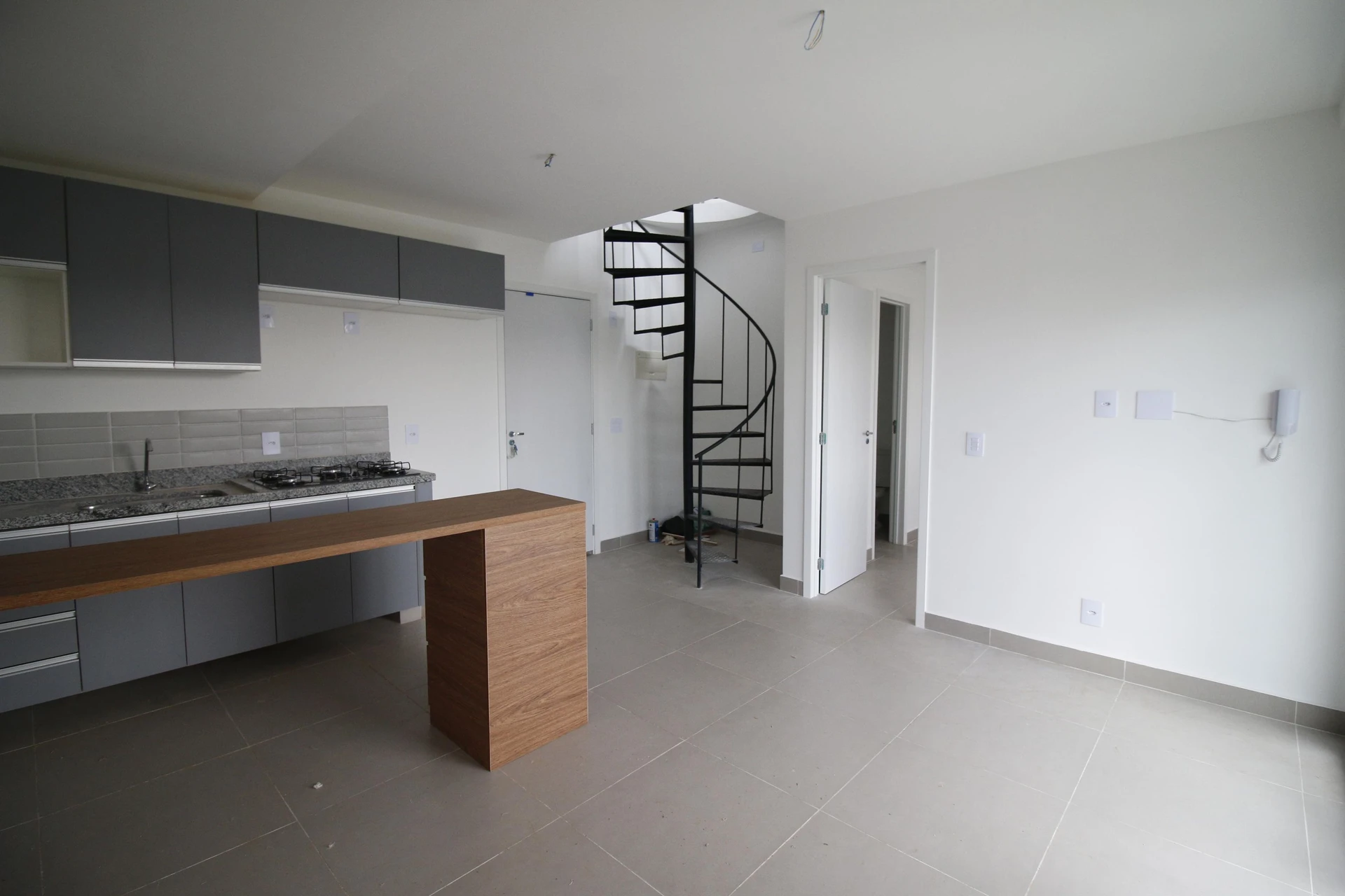 Home office in a 2-bedroom apartment, 130 m² — photo 2