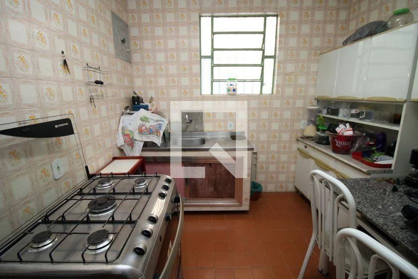 House with 4 bedrooms and 297 m², no parking — photo 6