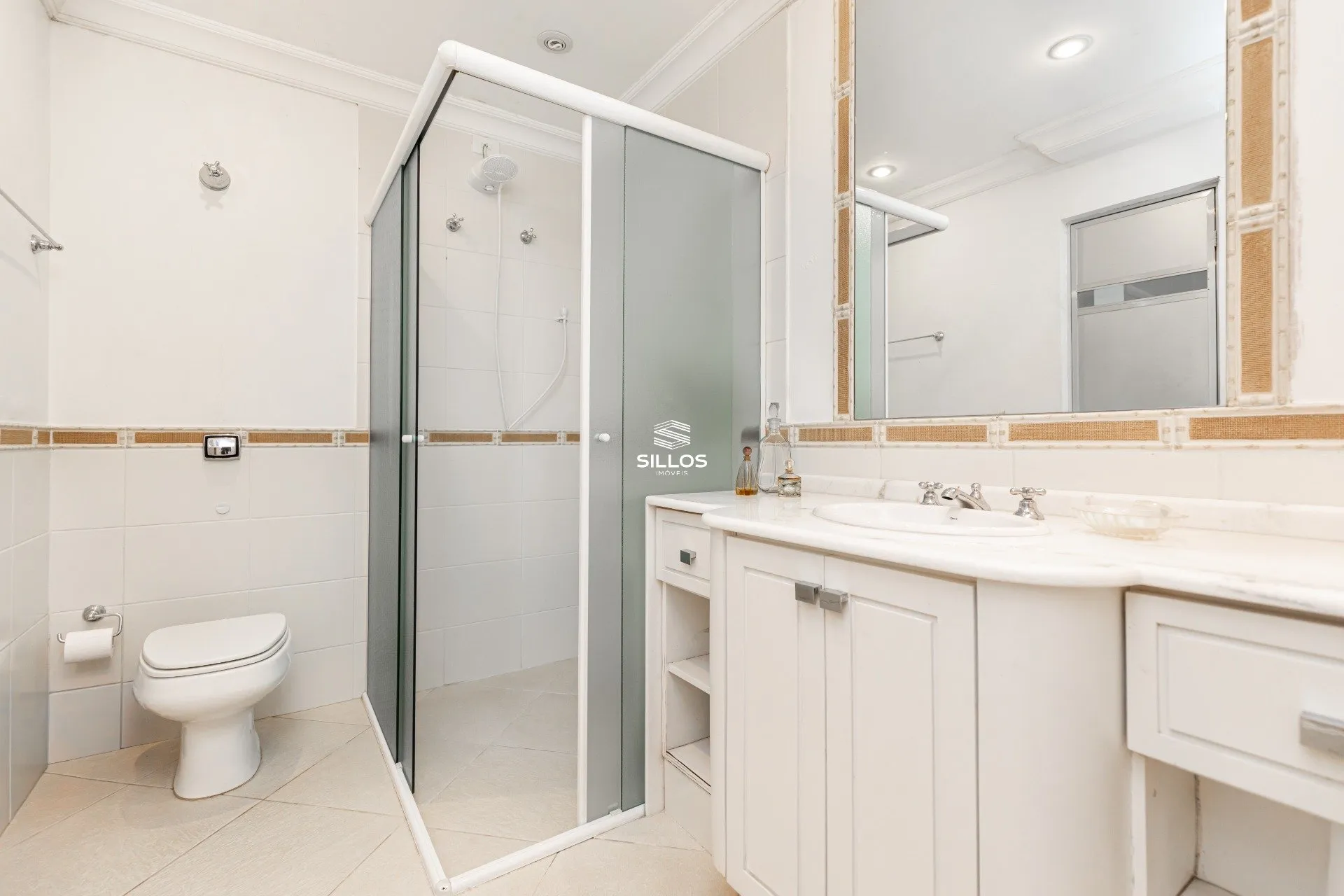 Rental house with 4 en-suite bedrooms and 7 baths — photo 21