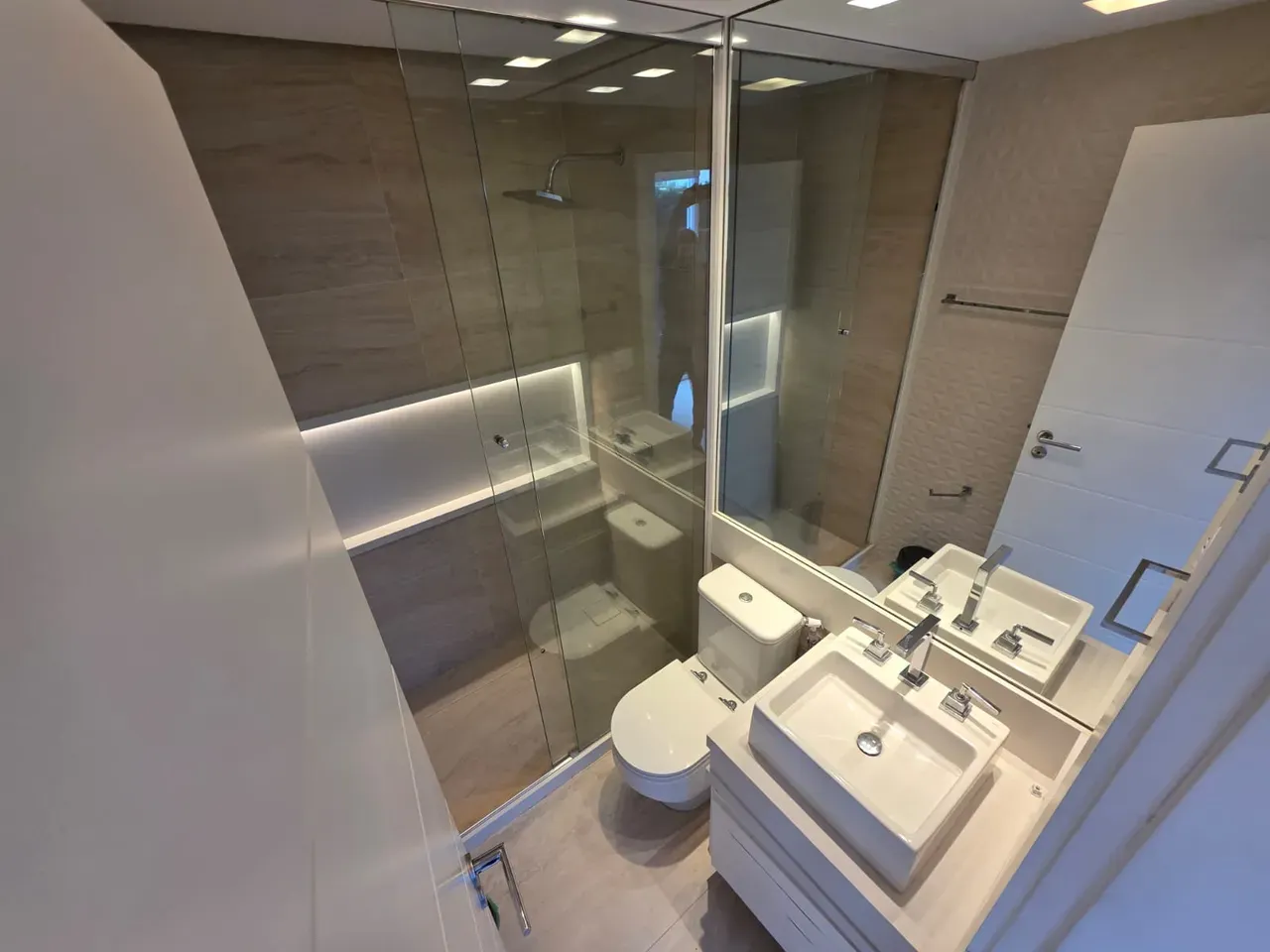 Casa em condomínio com 5 quartos e 5 banheiros — photo 16