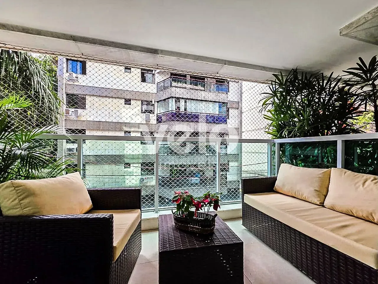 Furnished apartment with 4 bedrooms and 5 bathrooms — photo 16