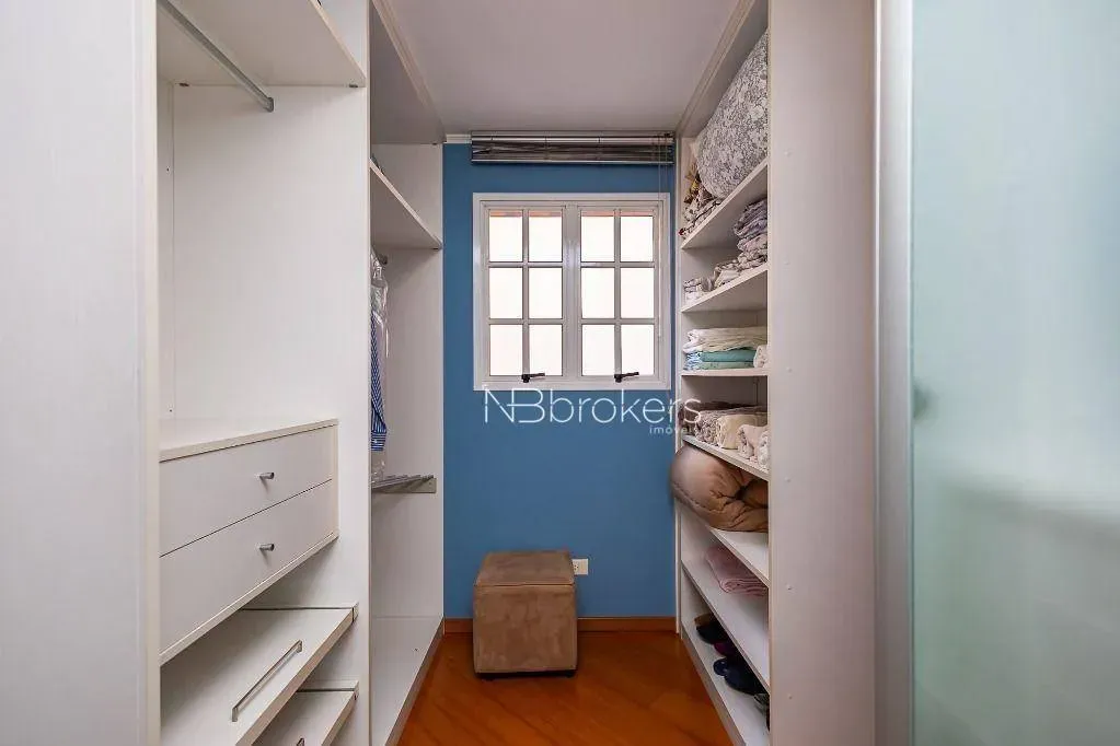 3-bedroom apartment with a walk-in closet — photo 18