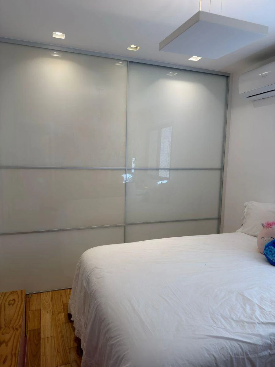 Furnished 160 m² apartment with 3 bedrooms and a glass balcony — photo 11