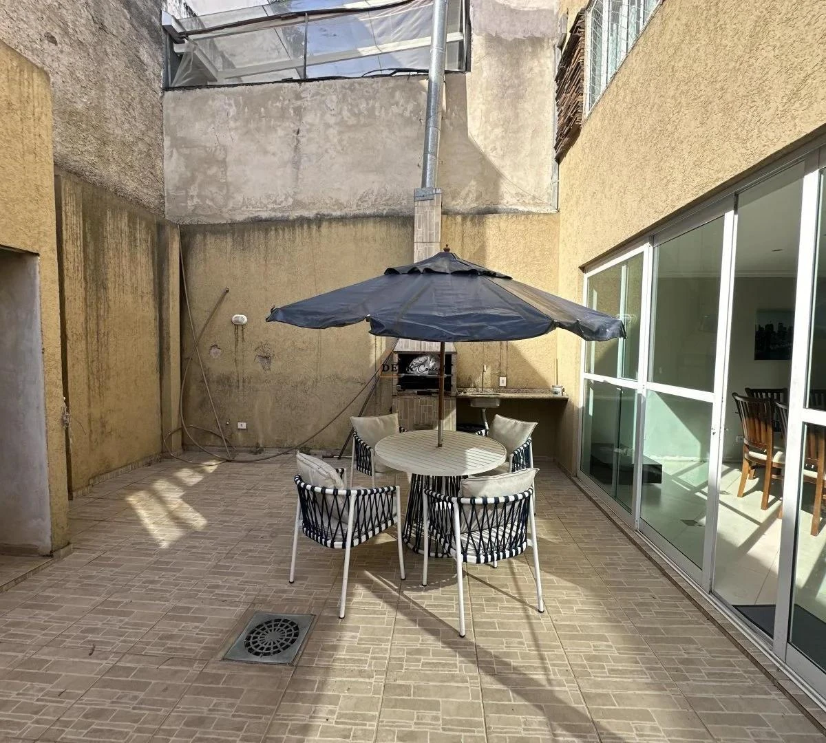 Casa mobiliada com 3 quartos e 3 banheiros, 160 m²
