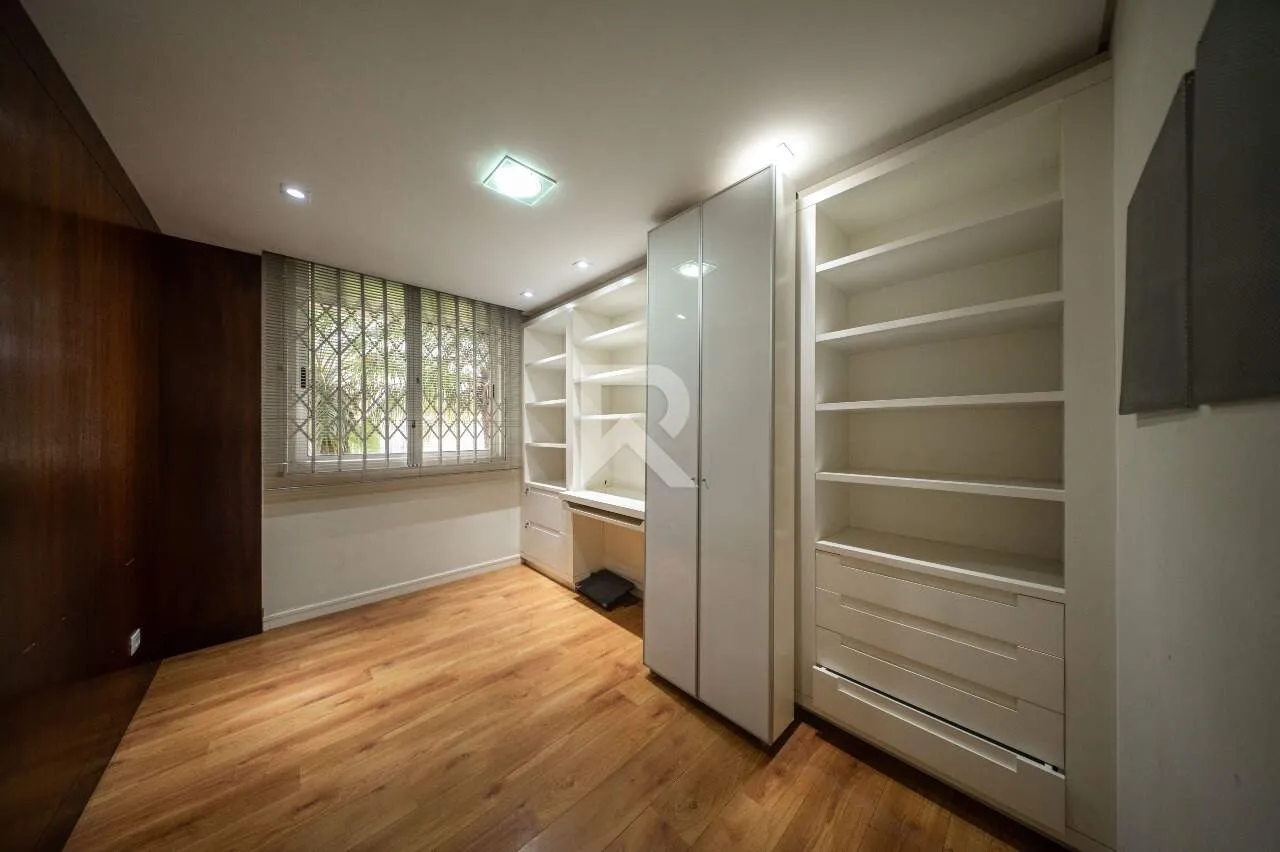 Casa com piscina, jardim e 4 quartos — photo 21