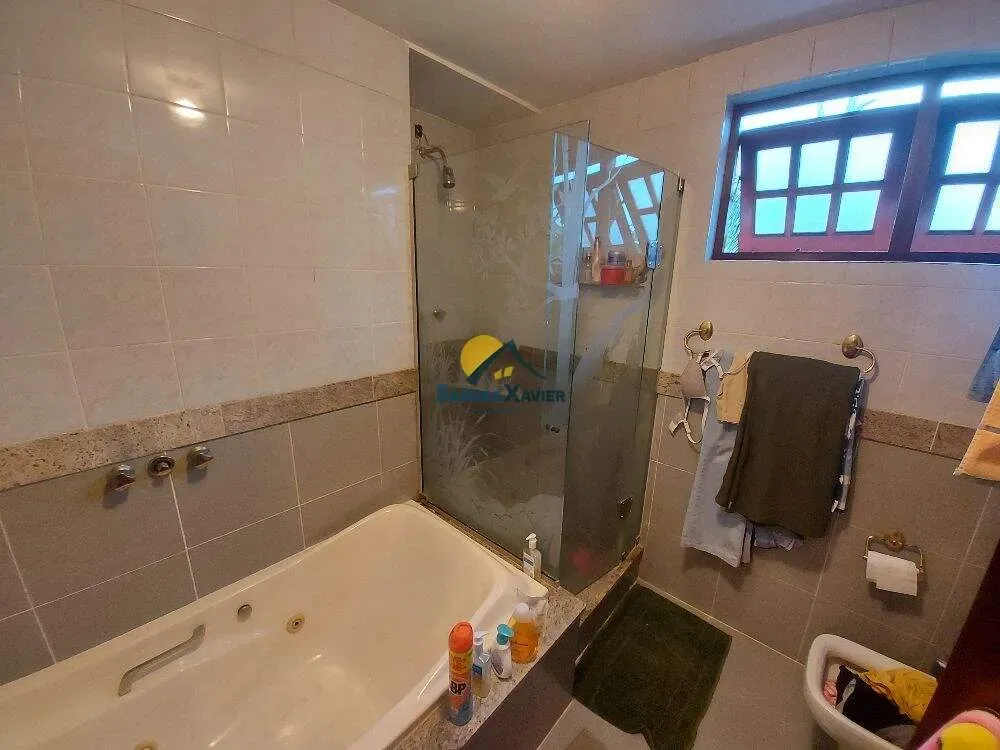 House with 4 bedrooms and 5 bathrooms for rent — photo 31
