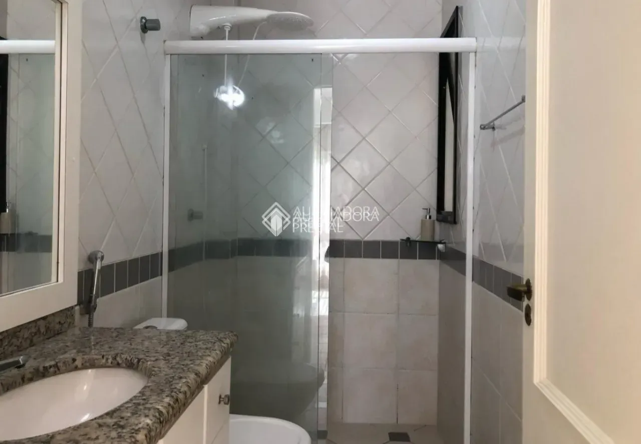 Glass-enclosed balcony in a 2-bedroom apartment, 72 m² — photo 15