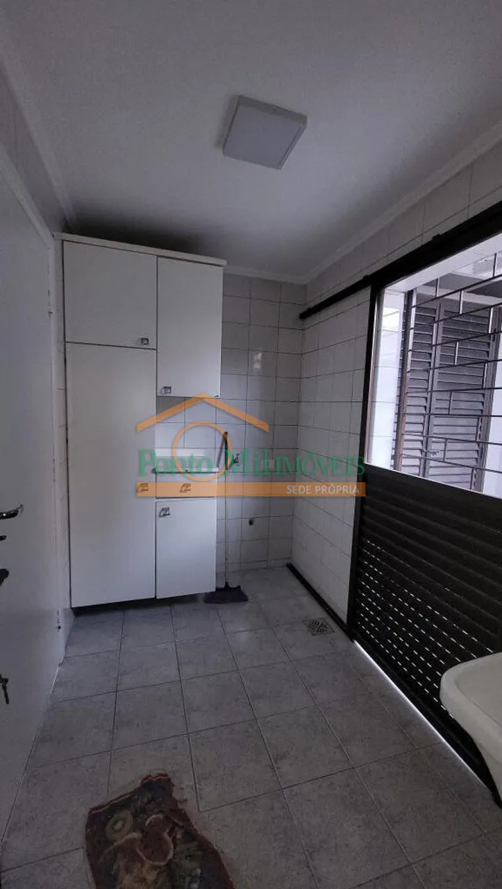 3-bedroom house with suite and separate closed kitchen — photo 4