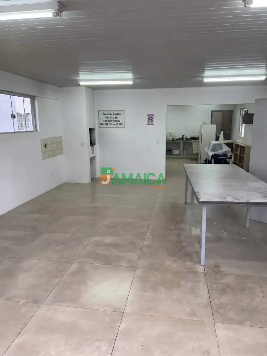 Apartamento de 2 quartos com piso de madeira ou laminado — photo 18