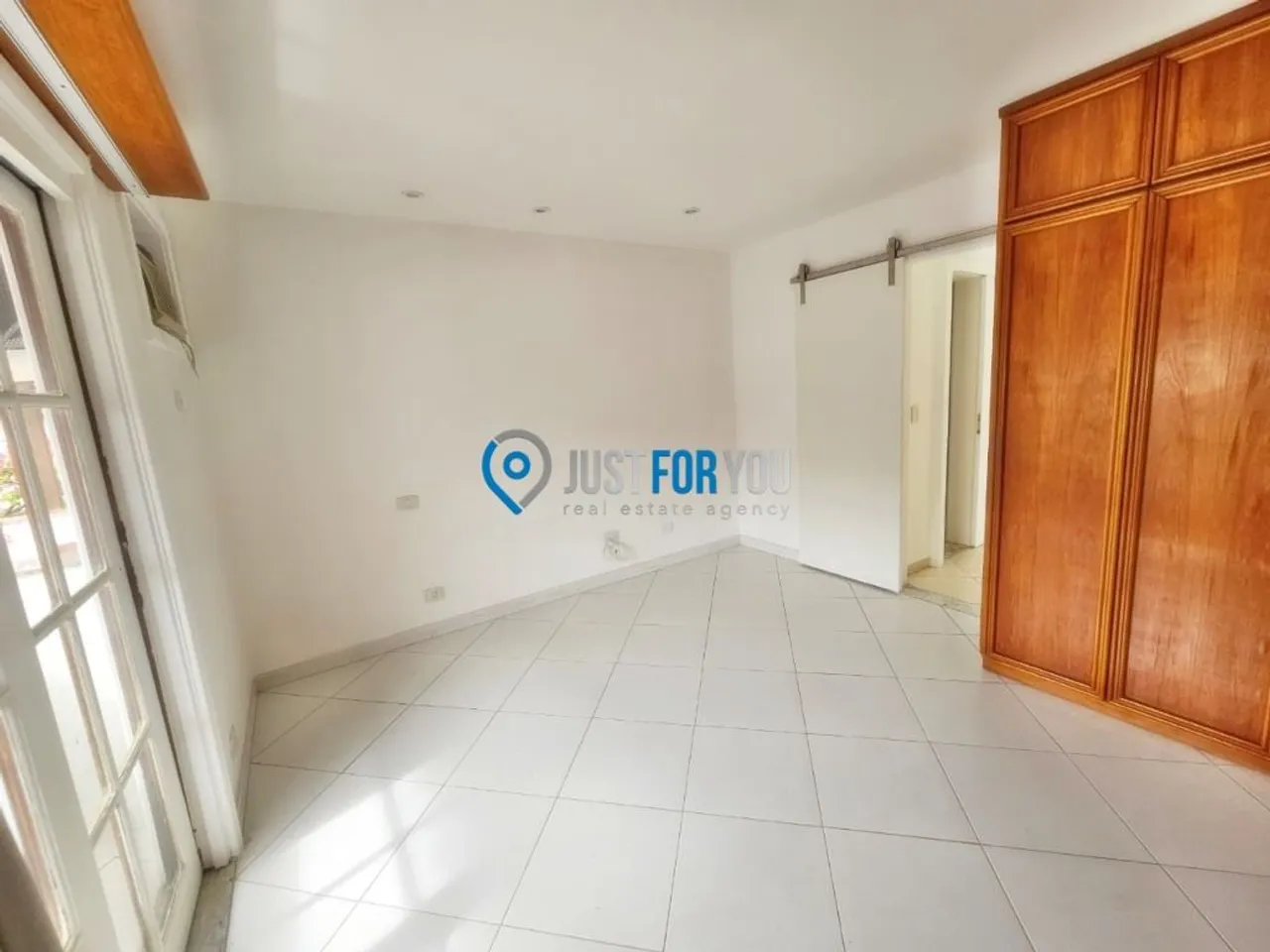 Casa com 4 dormitórios, 5 banheiros e 3 vagas — photo 8