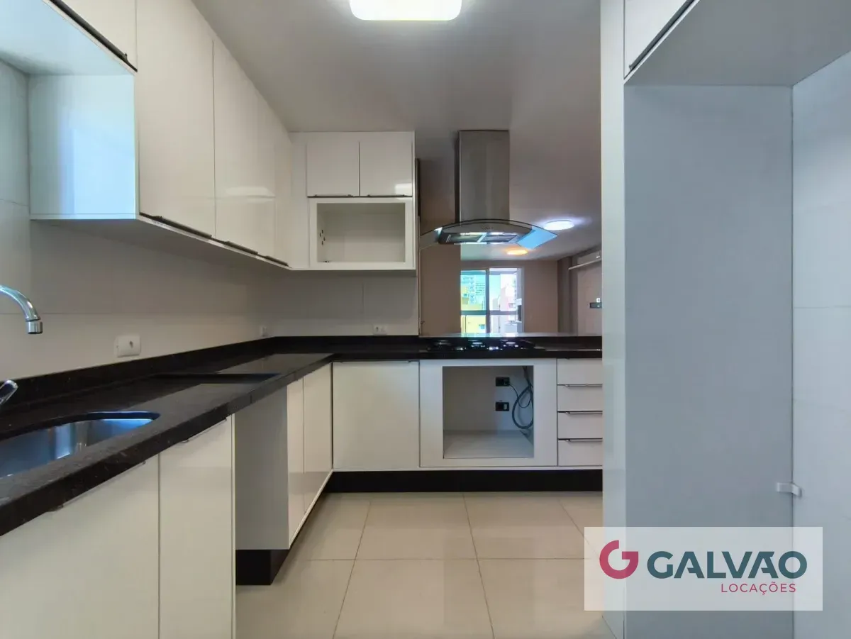 Furnished apartment, 91 m², with floor-to-ceiling windows — photo 2