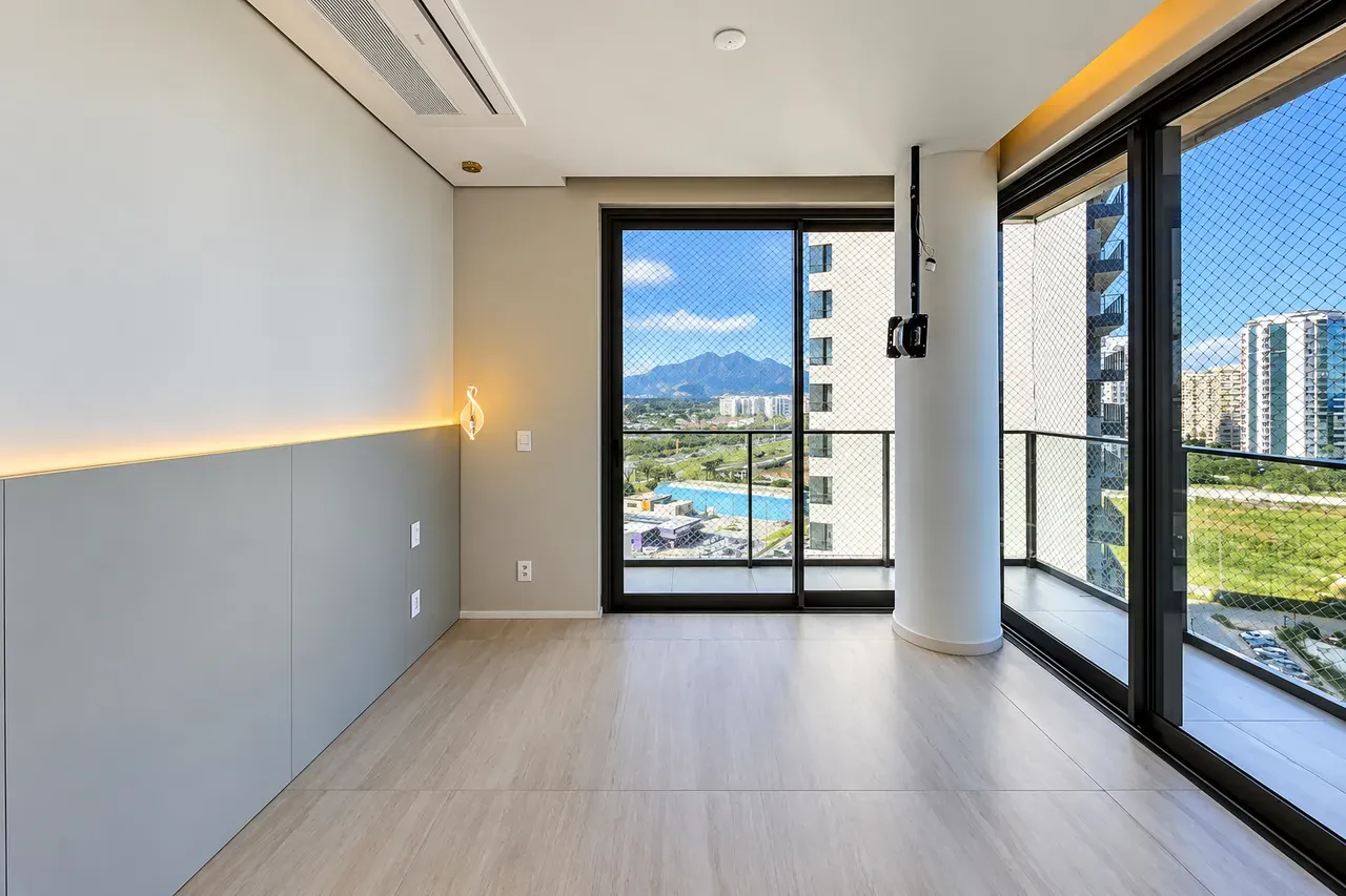 4-bedroom apartment with a water view — photo 24