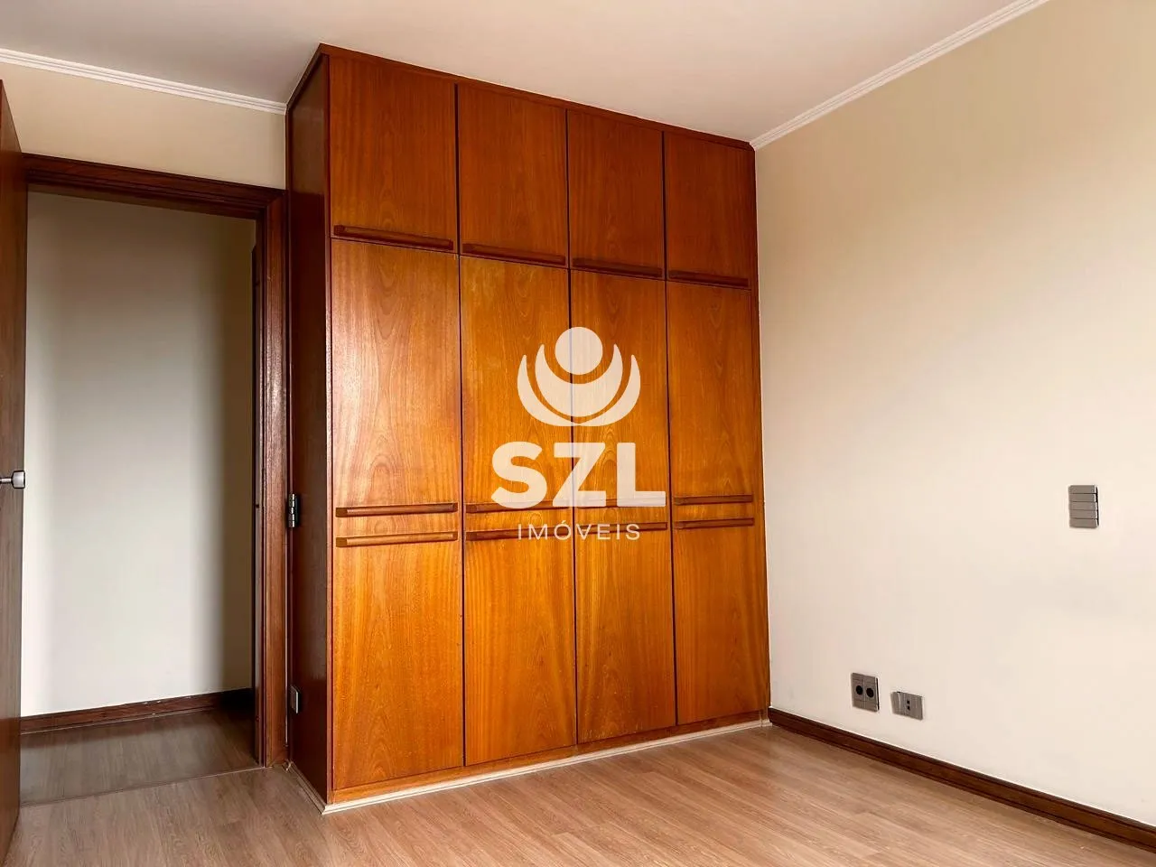 Apartamento com piso de madeira ou laminado, Cabral — photo 8
