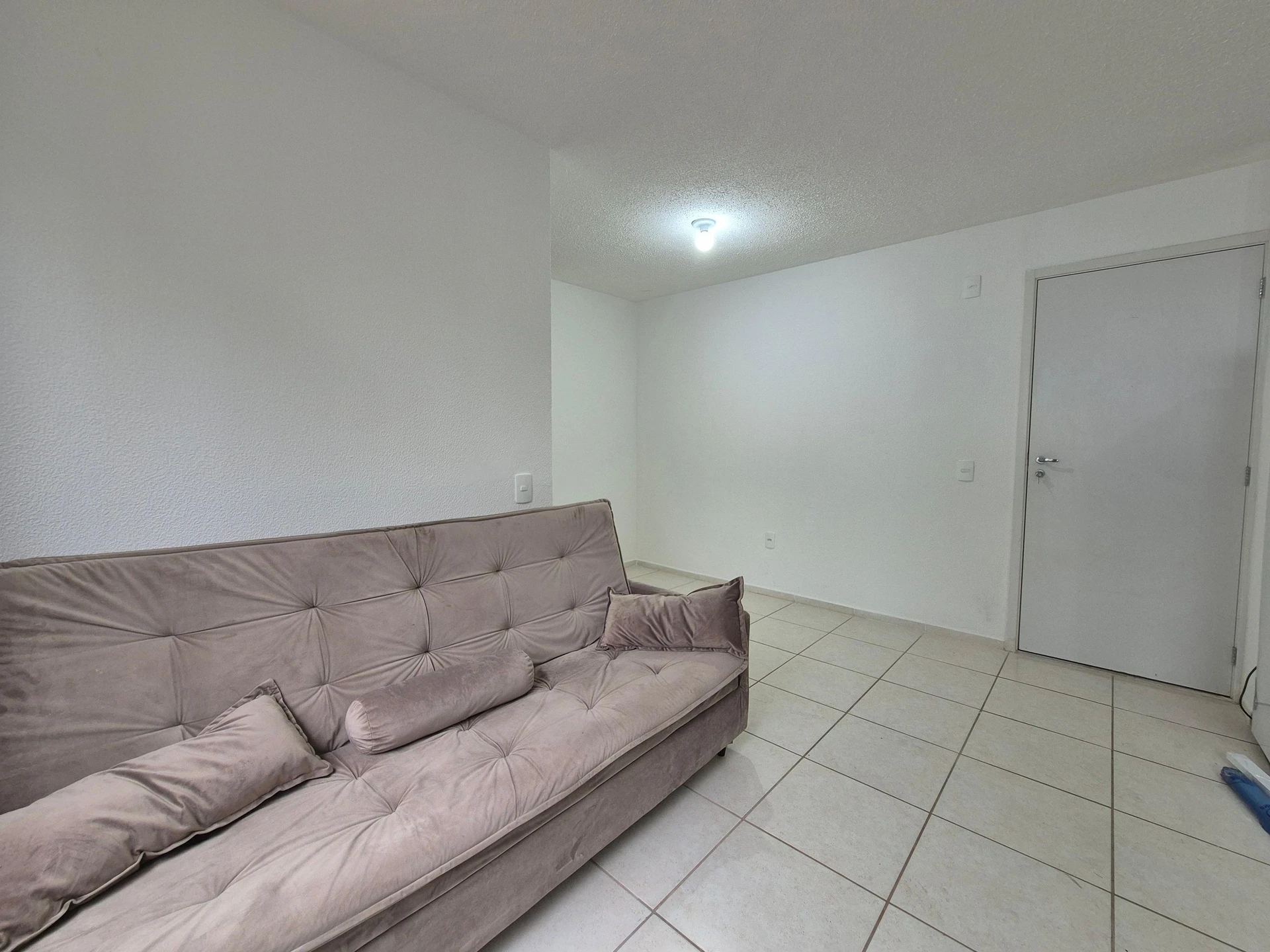 2-bedroom apartment in a building with a gym — photo 11