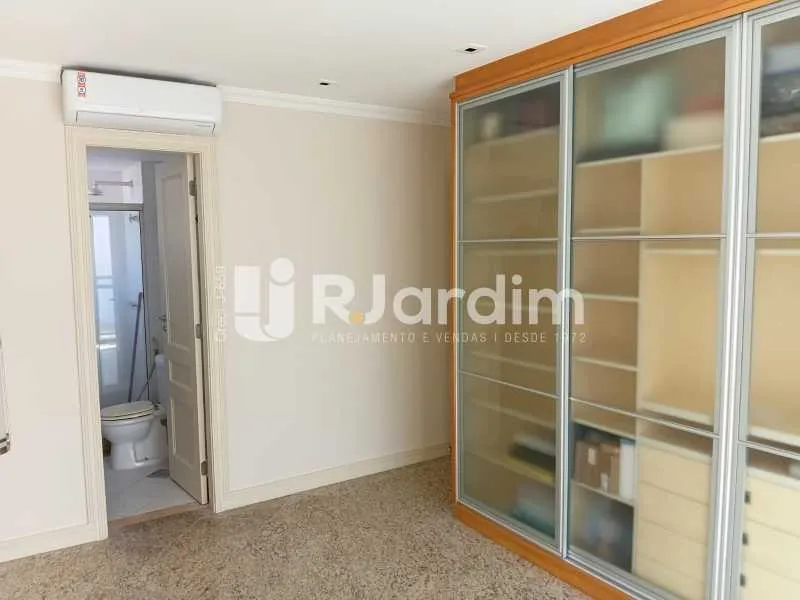 Apartment with 3 bedrooms, 5 bathrooms and 2 parking spots — photo 19