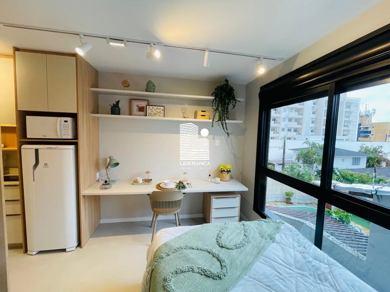 Floor-to-ceiling windows in a one-bedroom apartment, 17 m² — photo 7