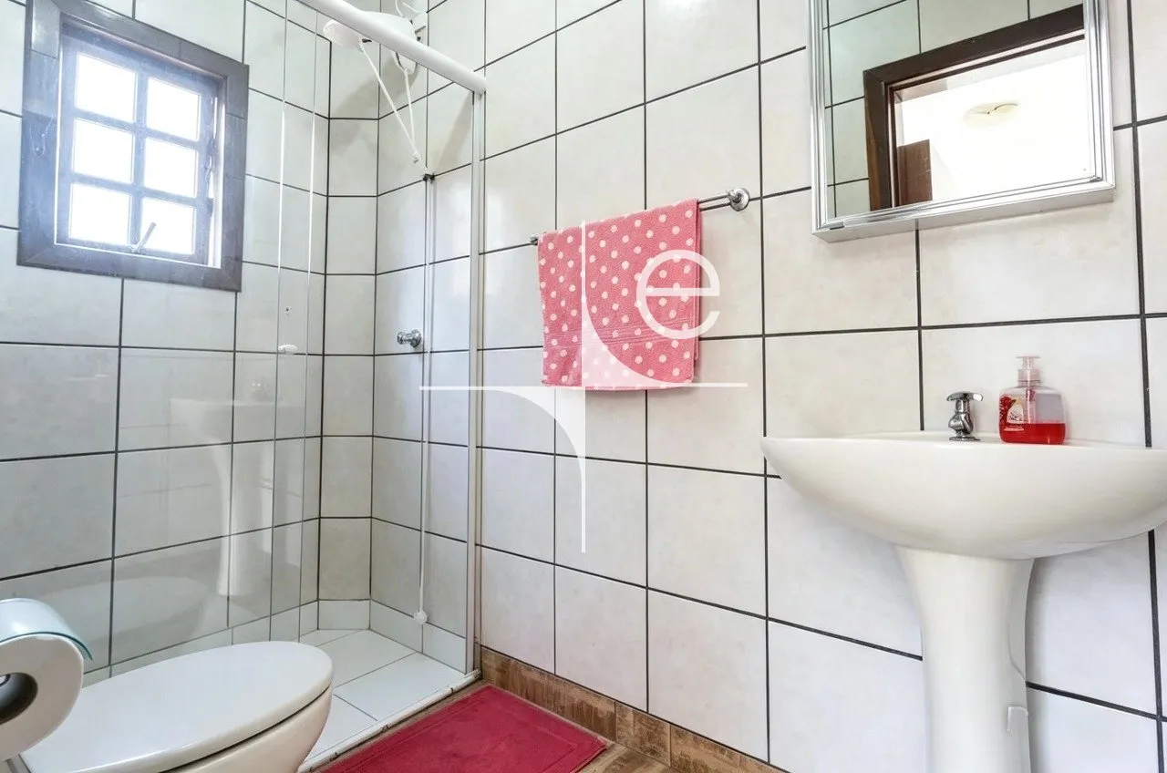 Furnished house with 5 en-suite bedrooms and shared pool — photo 9