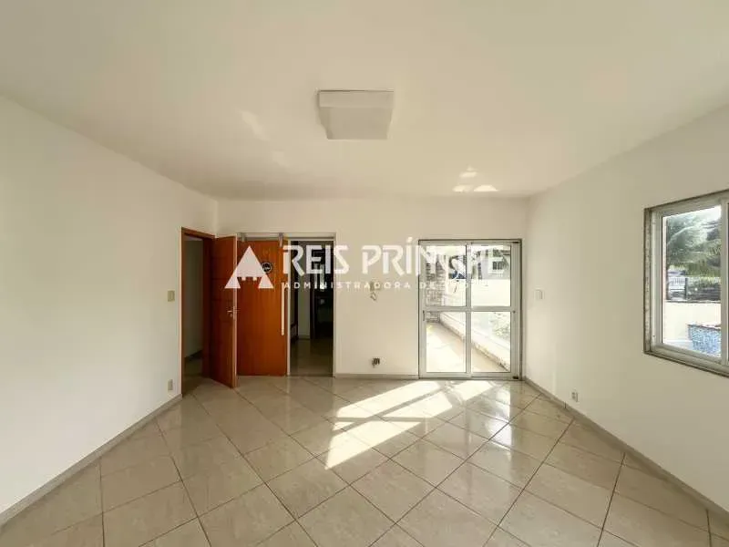 House with 4 bedrooms and 5 bathrooms and 5 parking spots — photo 6