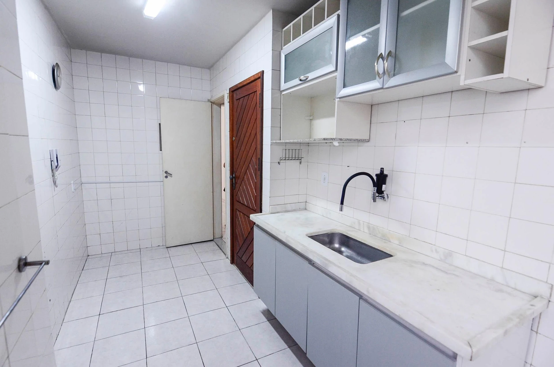 Unfurnished apartment with 2 bedrooms and a balcony — photo 27