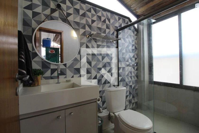 Furnished 4-bedroom apartment with 245 m² and glass balcony — photo 35