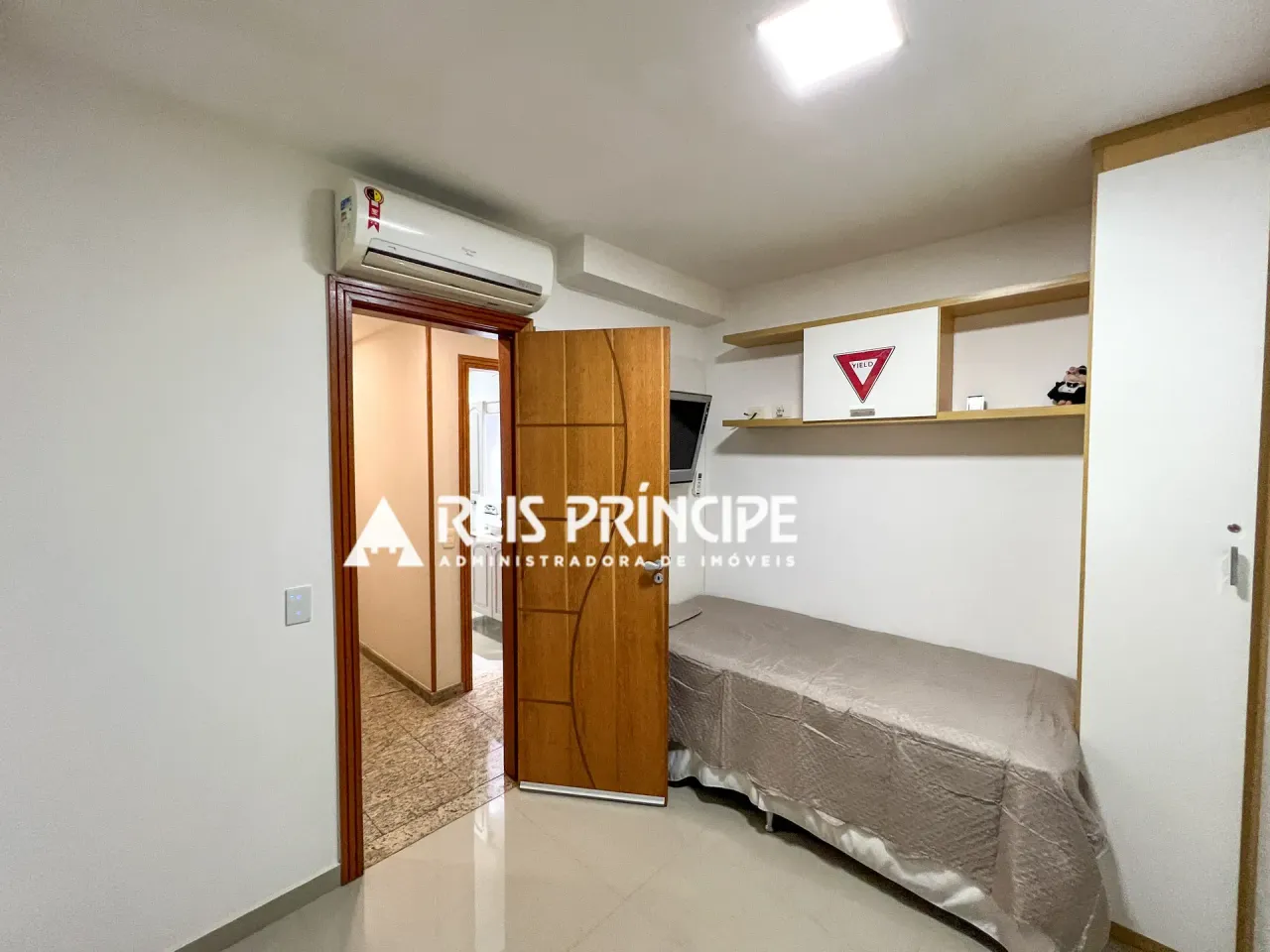 Furnished apartment with 5 bedrooms and a balcony — photo 8