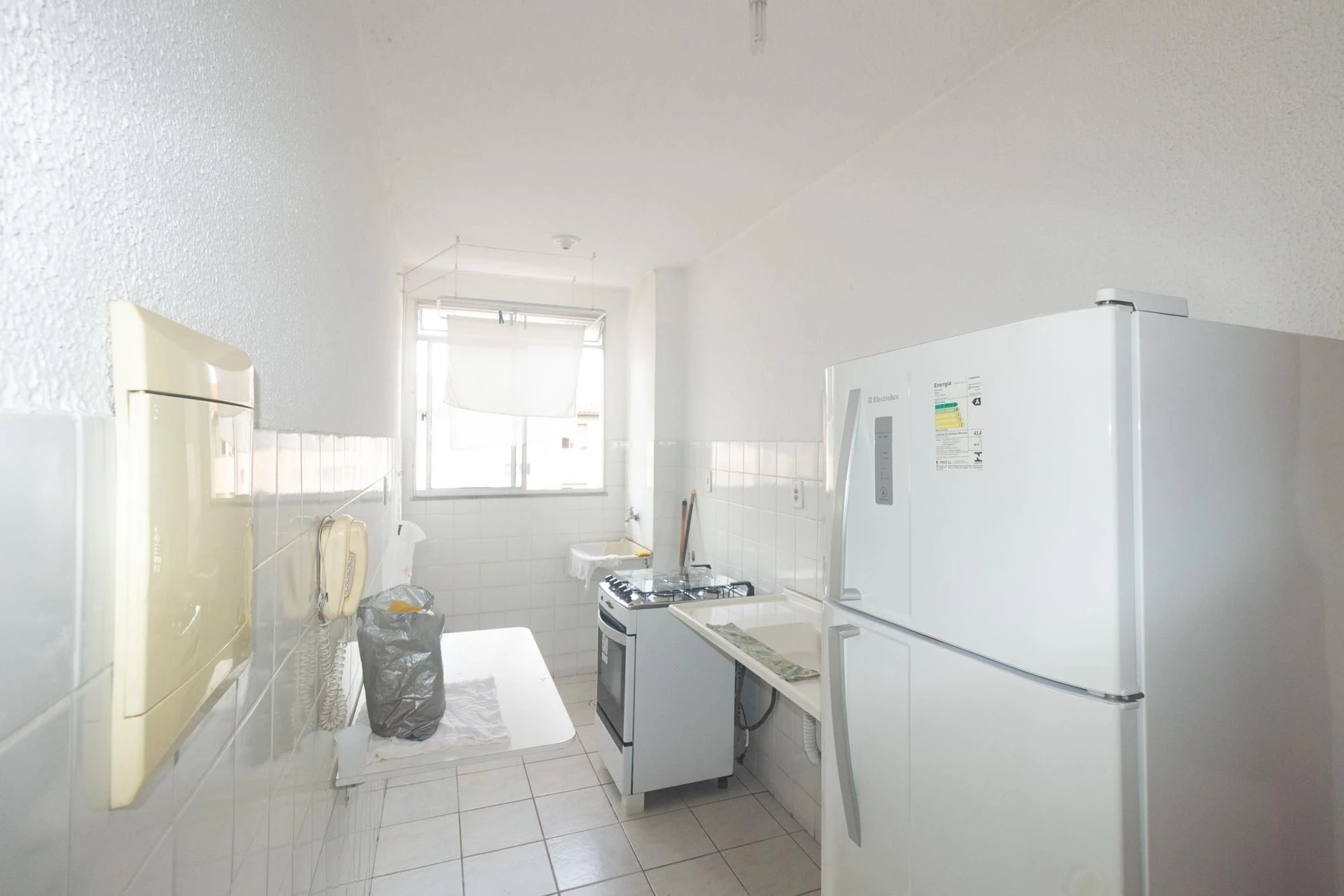 2-bedroom apartment with a closed kitchen and gas stove