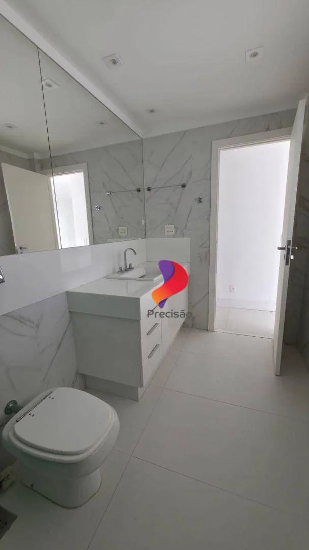 Rental apartment with 3 bedrooms and 5 bathrooms — photo 34