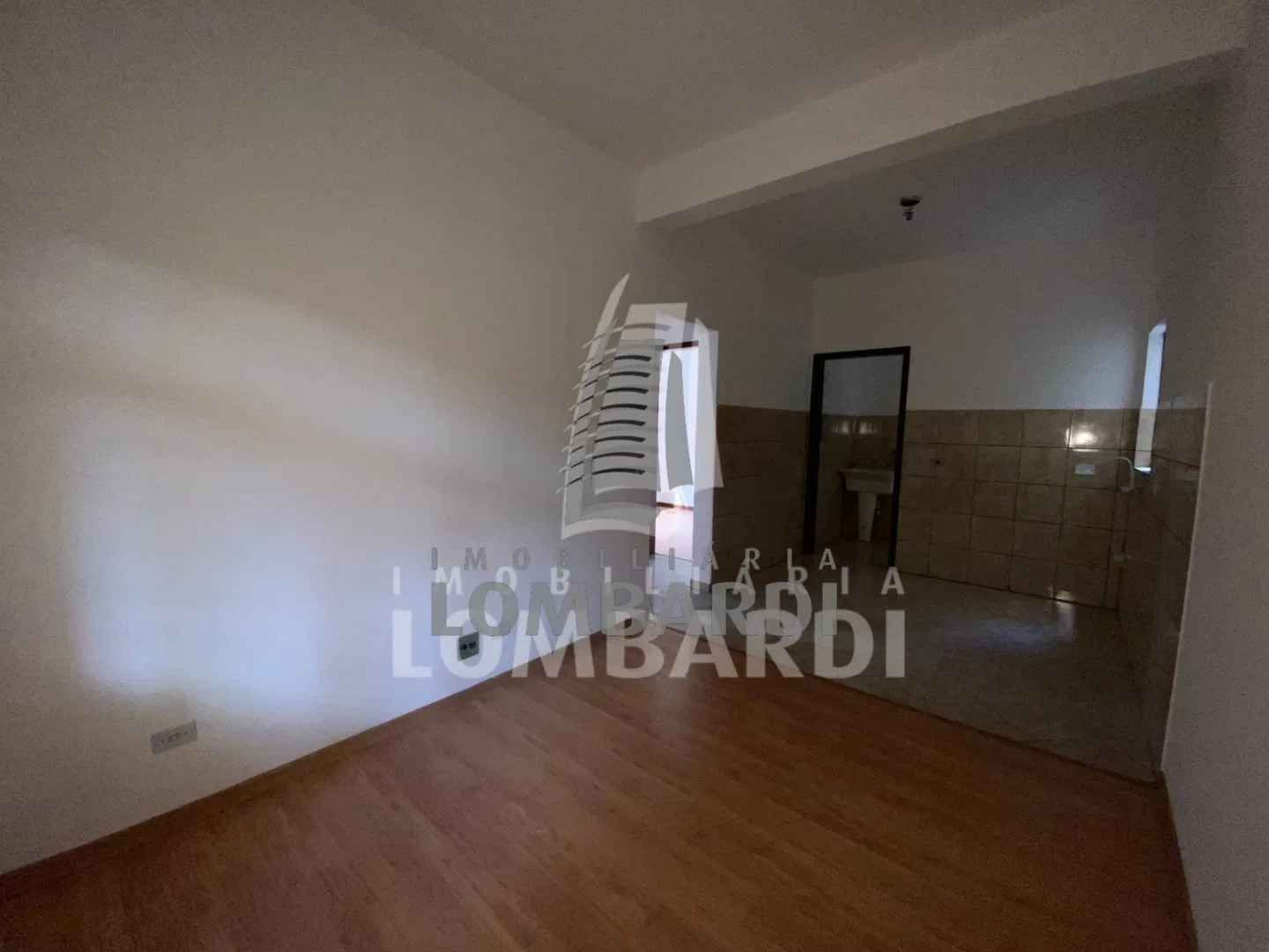 Apartamento com piso de madeira ou laminado, Capão Raso