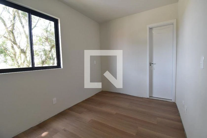 Balcony with a grill in a 3-bedroom apartment, 64 m² — photo 4