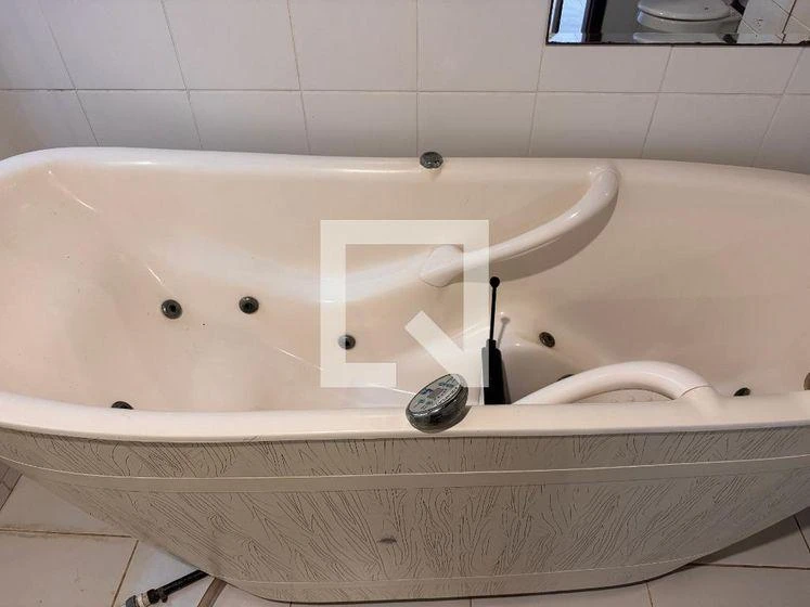 1000 m² house with a washing machine and a bathtub — photo 2
