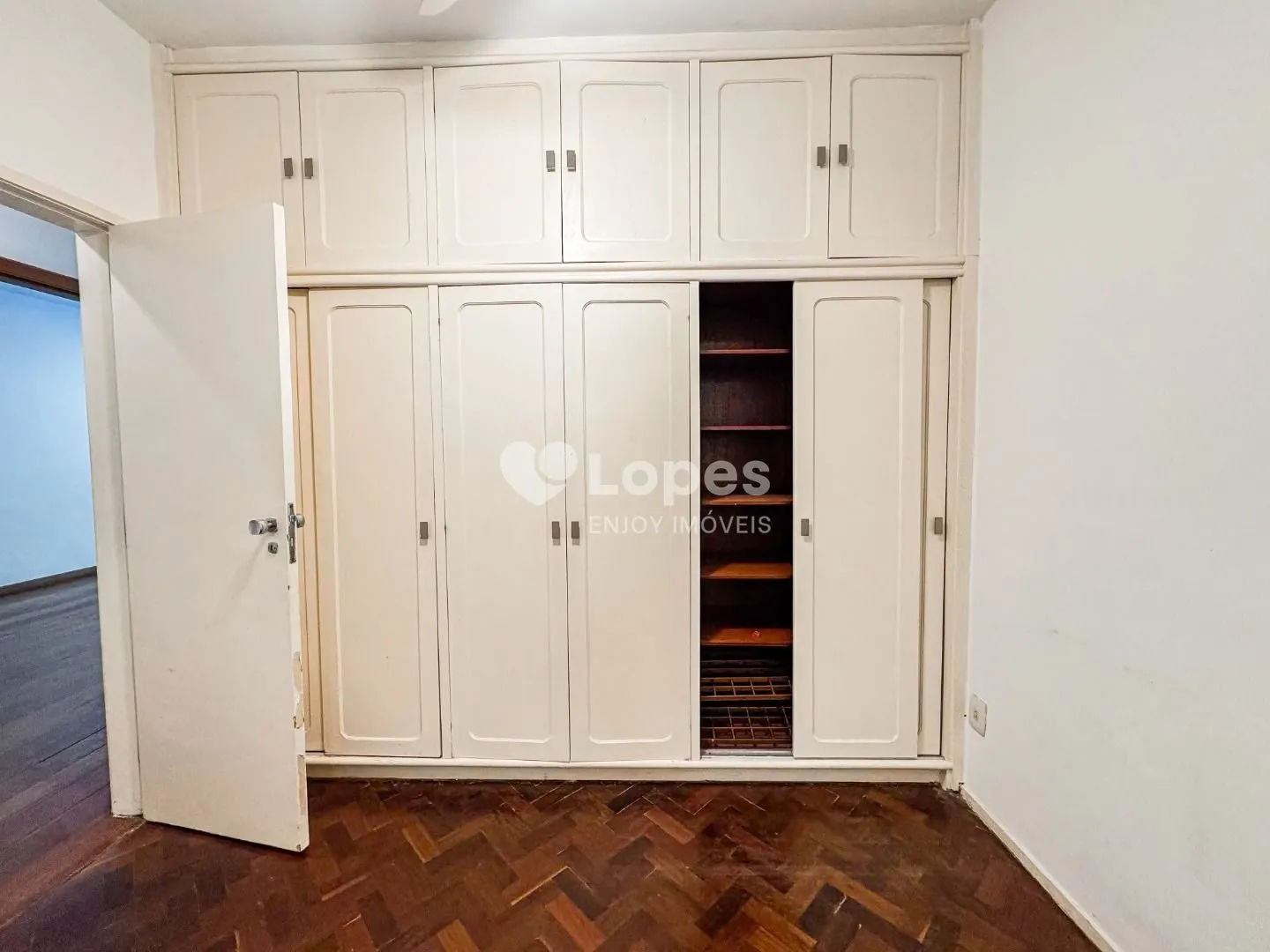 3-bedroom apartment with a home office — photo 10