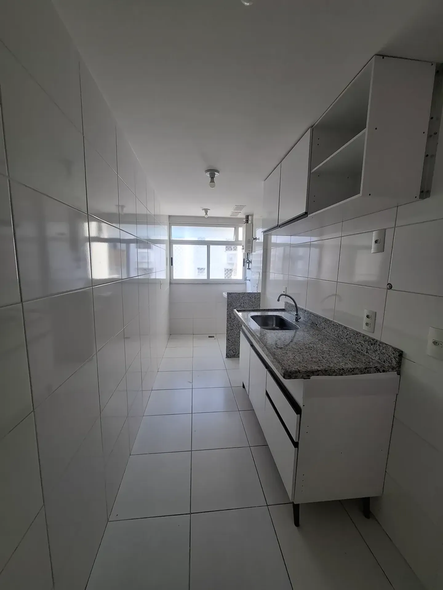 Apartamento de 3 dormitorios con balcón acristalado 77 m² — photo 22