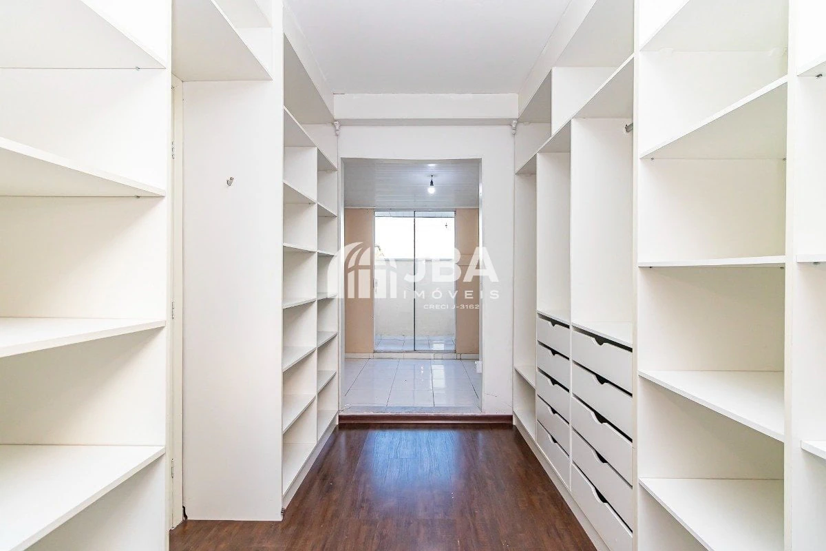 Glass-enclosed balcony in a 3-bedroom house, 85 m² — photo 10