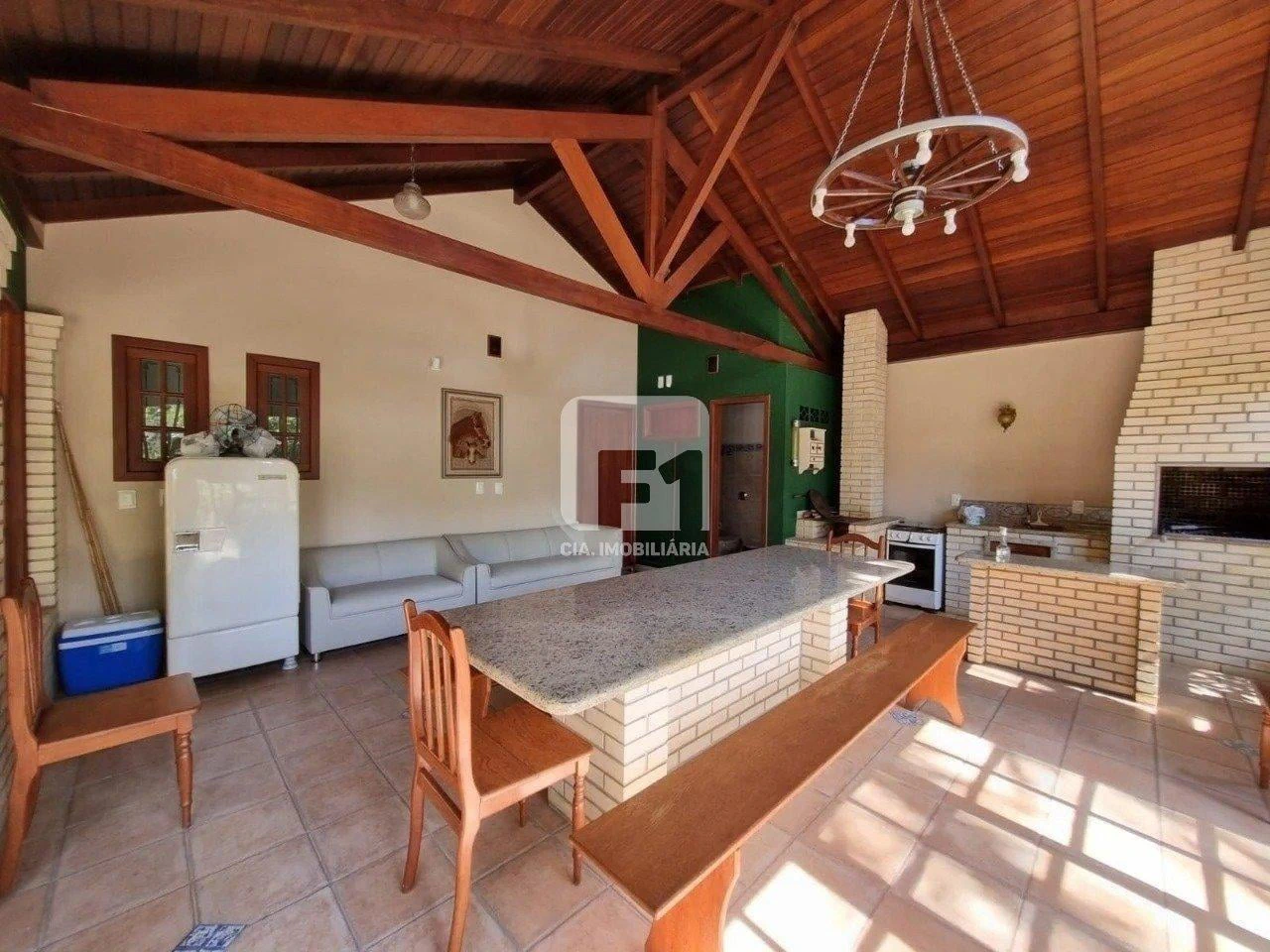 Casa de 5 dormitorios con balcón cerrado con vidrio — photo 13