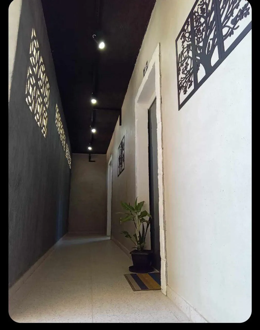 Apartamento com cozinha integrada e sala em plano aberto — photo 17