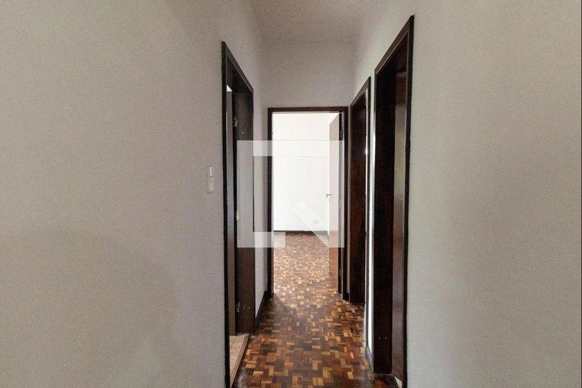 3-bedroom house with wood or laminate floors in Curitiba — photo 3