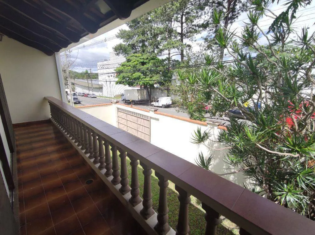 Two-story house with 3 bedrooms and 2 bathrooms — photo 21