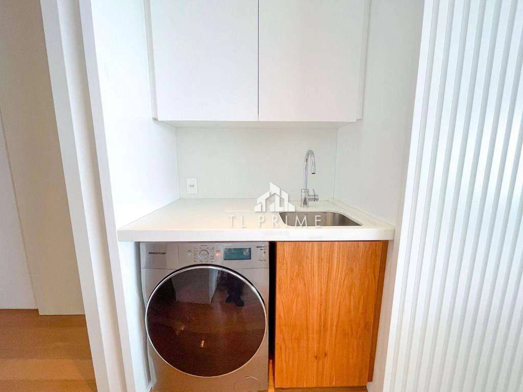 Furnished 1-bedroom apartment with an enclosed balcony — photo 10