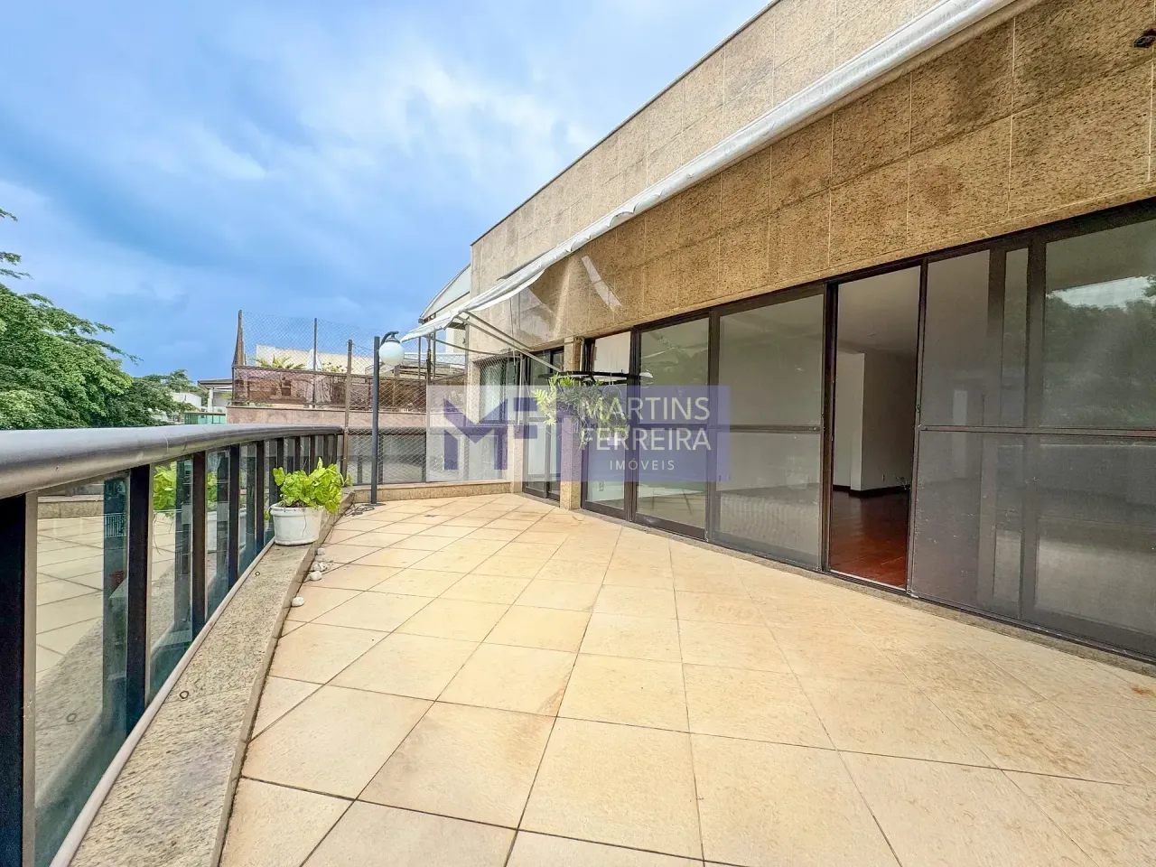 Rental penthouse with 3 suites and a closed-off kitchen — photo 6