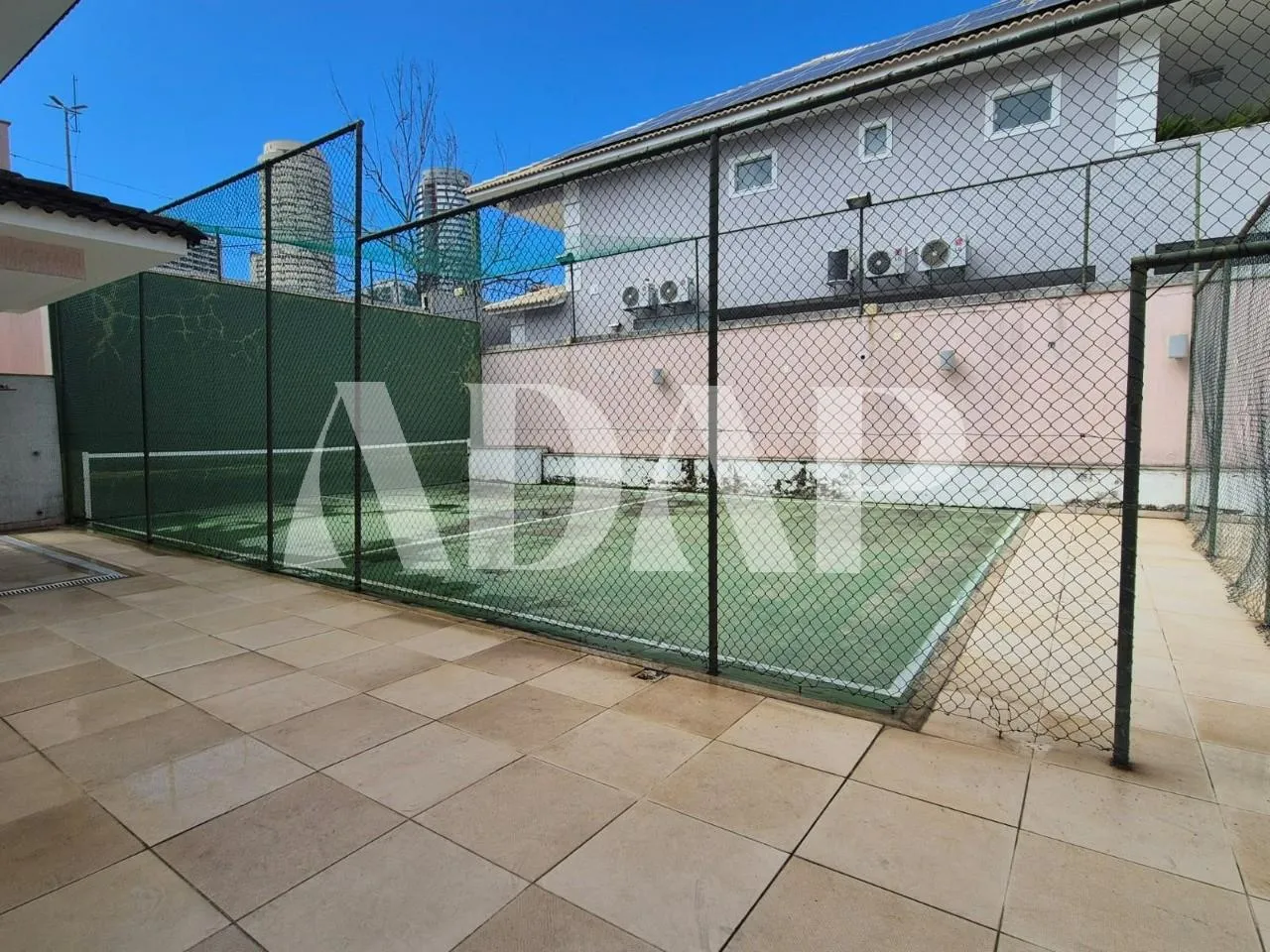 1253 m² house with 7 bedrooms and a private garden — photo 24