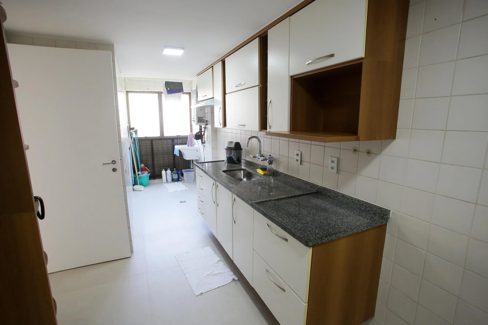 3-bedroom apartment in a building with a sauna — photo 45