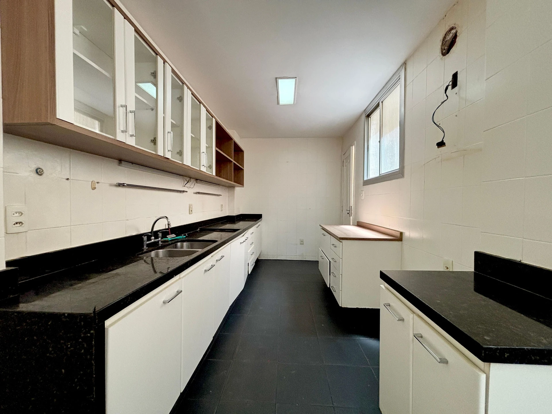 3-bedroom apartment with 2 bathrooms — photo 2