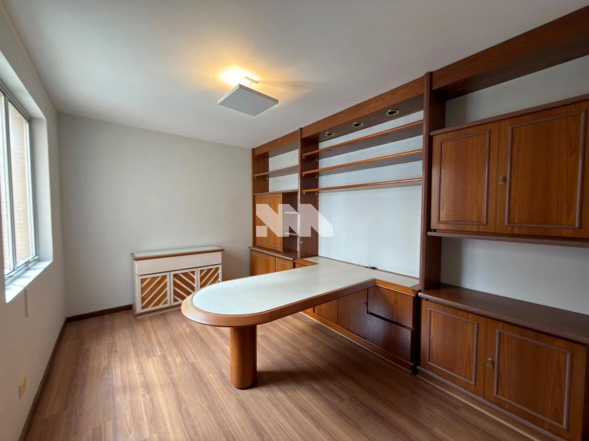 Rental apartment with a closed kitchen and gas stove — photo 7