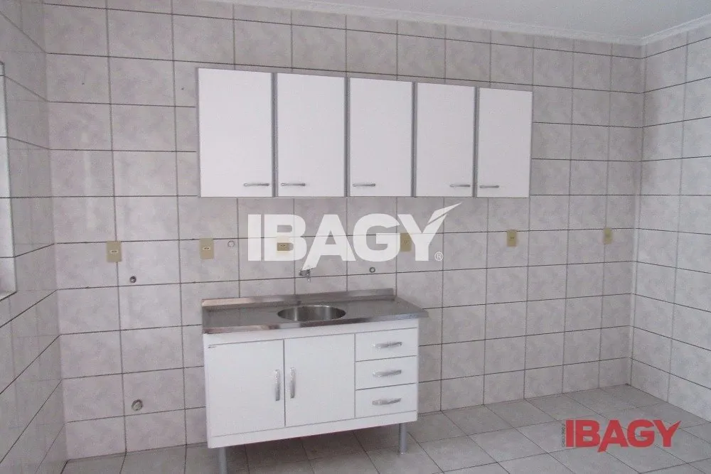 3-bedroom apartment, 1 with its own bathroom, 80 m² — photo 2