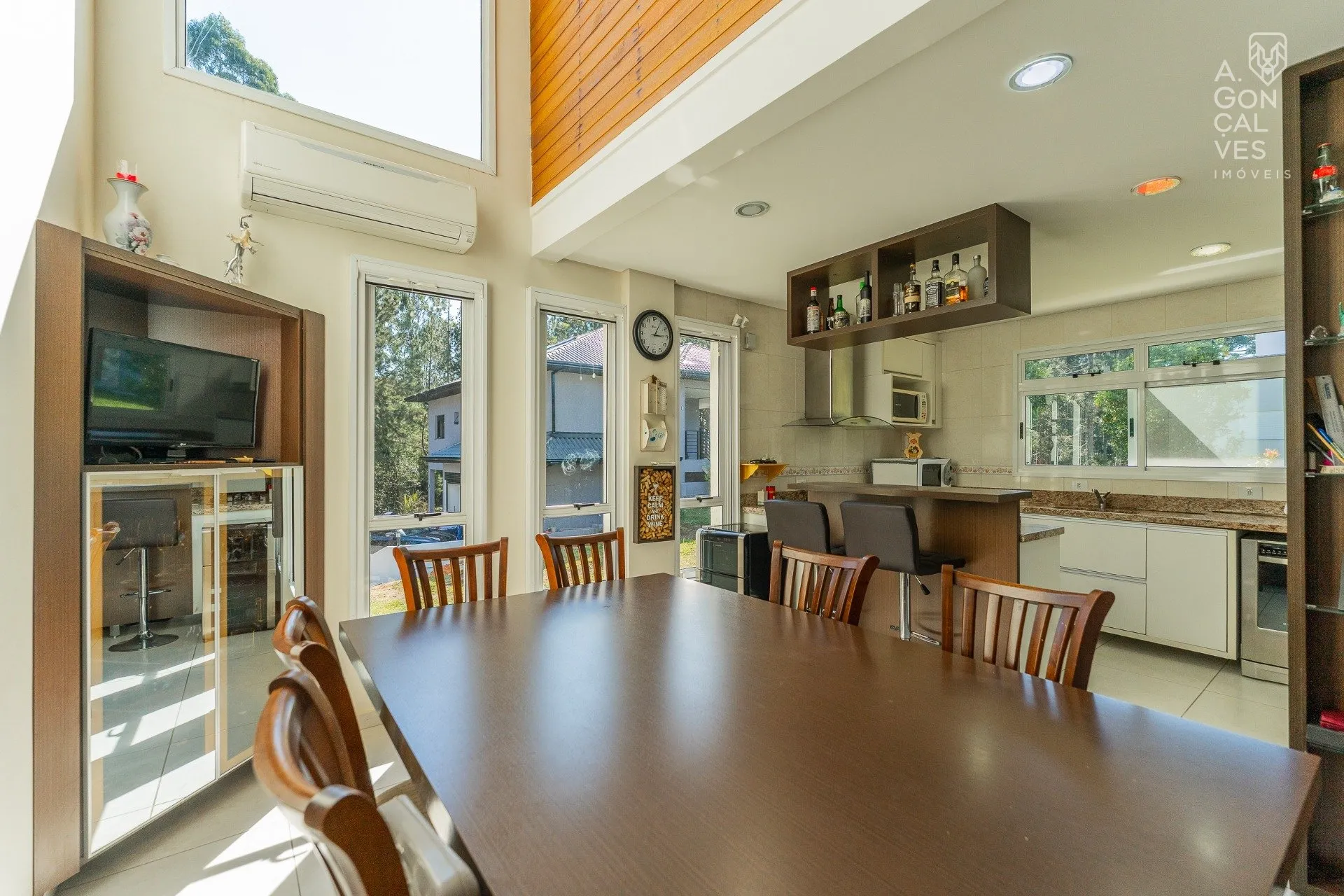 House with 4 bedrooms, 4 bathrooms and air conditioning — photo 21